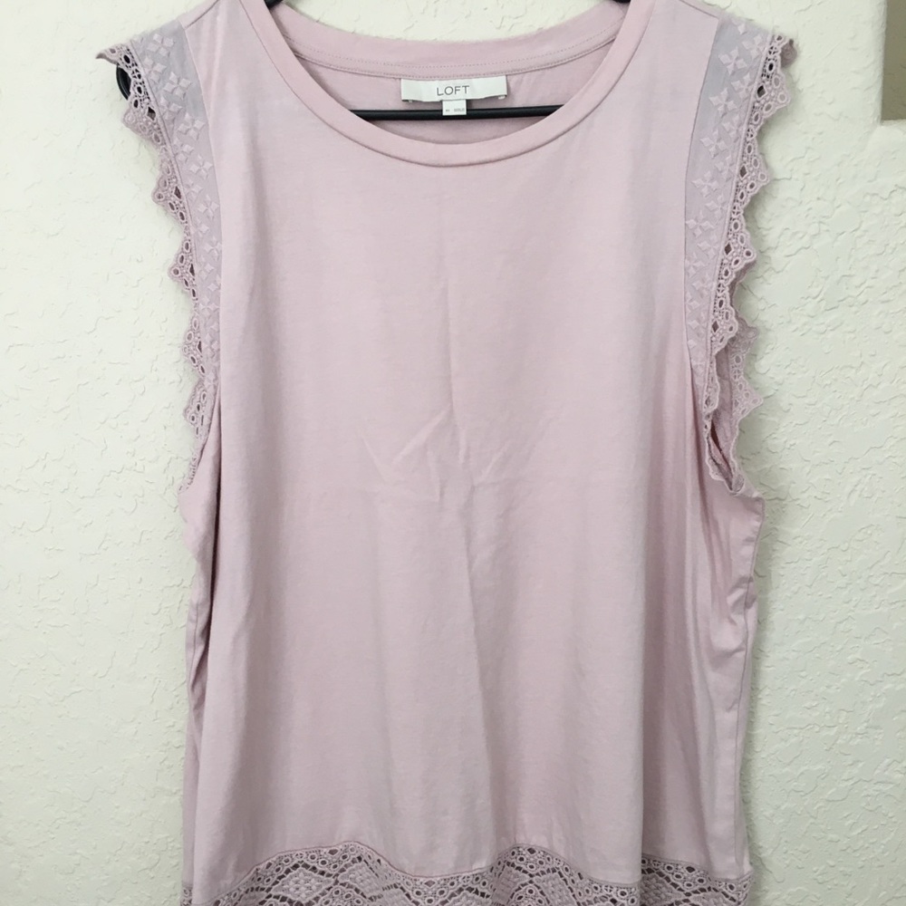 XL. Loft; light pink laced tank.